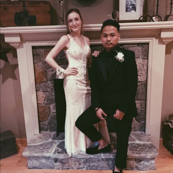 Prom dress - Picture 1 of 3